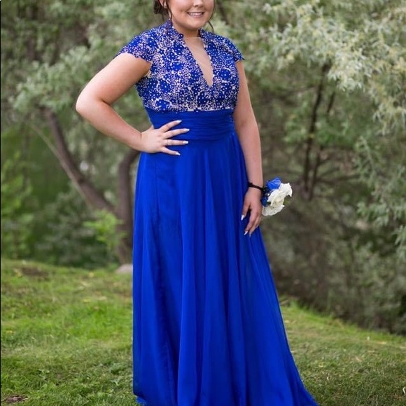 Gorgeous grad dress - Picture 5 of 7